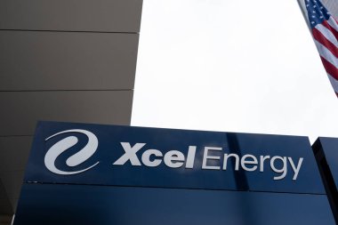 Denver, Colorado, ABD 'deki Xcel Enerji Ofisi - 17 Mayıs 2023. Xcel Energy Inc., ABD merkezli bir elektrik ve doğal gaz dağıtım şirketidir..