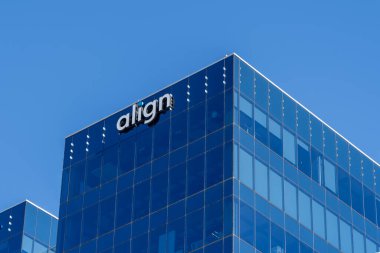 Align Teknoloji Merkezi Tempe, Arizona, ABD 'de, 25 Mayıs 2023. Align Technology, 3D dijital tarayıcı ve Invisalign net hizalayıcıları kullanan Amerikalı bir üretici..
