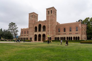 Kaliforniya Üniversitesi 'ndeki Royce Hall binası (UCLA) kampüsü Los Angeles, Kaliforniya, ABD - 28 Mayıs 2023. UCLA bir kamu arazisi araştırma üniversitesidir..