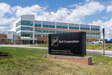 Colorado, Broomfield 'daki Ball Corporation ofisi - 17 Mayıs 2023. Ball Corporation, metal ve plastik paketlerin imalatı ve pazarlanması konusunda uzmanlaşmıştır..
