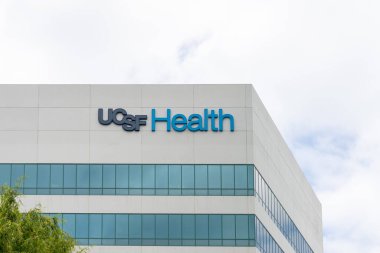 UCSF Sağlık Merkezi (UCSF Medical Center), Brisbane, California, ABD 'de bulunan Tedarik Zinciri Yönetim Departmanı' na ev sahipliği yapmaktadır..