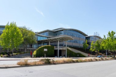 Youtube binası San Bruno, Kaliforniya, ABD - 7 Haziran 2023. YouTube bir Amerikan çevrimiçi video paylaşım ve sosyal medya platformudur..