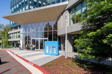 LinkedIn karargahı 8 Haziran 2023 'te Mountain View, Kaliforniya' daki South Bay Kampüsü 'nde. LinkedIn bir iş ve istihdam odaklı sosyal medya platformu.