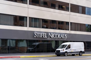 Stifel Nicolaus 'un 5 Haziran 2023' te Reno, Nevada 'daki ofisi. Stifel tam hizmet veren bir komisyoncu ve yatırım bankacılığı şirketidir..