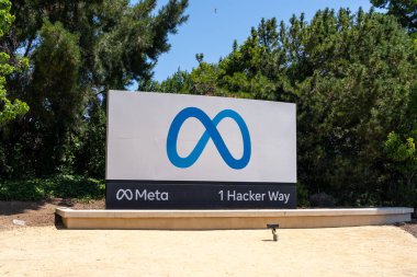 Meta logosu, Meta Platformu A.B.D. 'nin Menlo Park, Kaliforniya' daki merkez kampüsünün dışında 8 Haziran 2023 'te görülmüştür. Meta Platformları, A.B.D. 'nin çok uluslu teknoloji şirketi..