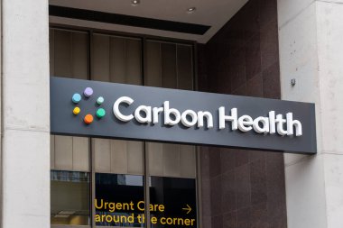San Francisco, Ca, ABD 'deki Karbon Sağlık Acil Sağlık Merkezi' ndeki binada 6 Haziran 2023. Karbon Sağlık bir Amerikan sağlık ve acil bakım klinikleri zinciridir..