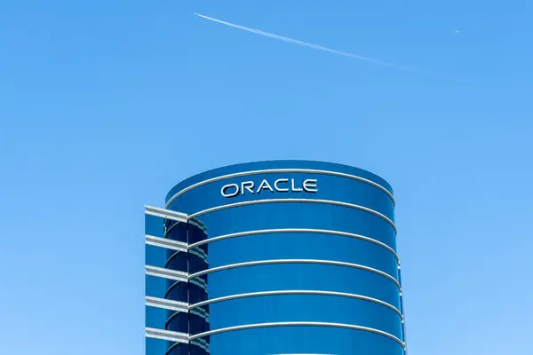 Redwood City, California, CA, USA - 8 Haziran 2023: Silikon Vadisi 'ndeki Kahin Ofisi, Redwood City, California, CA, ABD. Oracle Corporation, çok uluslu bir bilgisayar teknolojisi şirketidir..