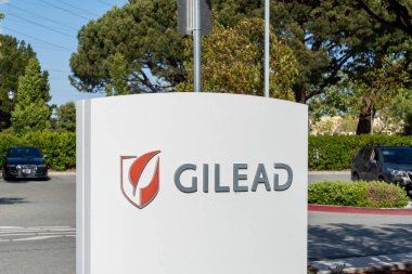 Gilead Sciences 'ın 7 Haziran 2023' te Foster City, Kaliforniya 'daki merkez kampüsündeki imzasını kapatın. Gilead Sciences, Inc. bir Amerikan biyofarmasötik şirketidir..