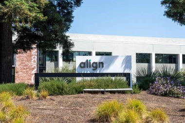 Align Teknoloji Uluslararası Ofisleri Silikon Vadisi, San Jose, Kaliforniya, ABD - 8 Haziran 2023. Align Technology, 3D dijital tarayıcı ve Invisalign net hizalayıcıları olan Amerikalı bir üretici..
