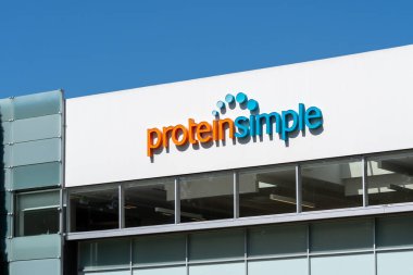 ProteinSimple merkezi San Jose, Kaliforniya, ABD - 8 Haziran 2023. ProteinSimple, Bio-Techne Protein Platformları bölümünde yer alan bir biyoteknoloji şirketidir..