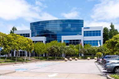 Güney San Francisco, CA, USA - 7 Haziran 2023: Güney San Francisco, CA, ABD - 7 Haziran 2023. Amgen Inc., çok uluslu bir biyofarmasötik şirketidir.. 