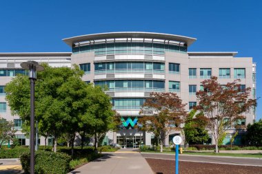 Mountain View, Kaliforniya 'daki Waymo ofis binası - 8 Haziran 2023. Waymo LLC, bir Amerikan otonom sürücü teknolojisi şirketidir..