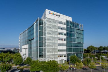 Google Cloud 'un 8 Haziran 2023' te Sunnyvale, Kaliforniya 'daki kampüsündeki tabelasını kapatın. Google Cloud Platformu, Google tarafından sunulan bir bulut hesaplama hizmetleri takımıdır..