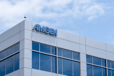 7 Haziran 2023 'te Güney San Francisco, CA, ABD' deki şirket ofisindeki Amgen tabelasının kapatılması. Amgen Inc., çok uluslu bir biyofarmasötik şirketidir..