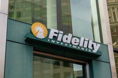 Austin, Teksas, ABD - 18 Mart 2022: Fidelity Investments Austin, Teksas, ABD 'deki ofisinde anlaşma imzaladı. Fidelity Investments Inc., Amerikan çok uluslu finans hizmetleri şirketidir..