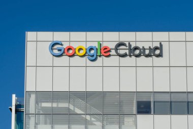 Google Cloud 'un 8 Haziran 2023' te Sunnyvale, Kaliforniya 'daki kampüsündeki tabelasını kapatın. Google Cloud Platformu, Google tarafından sunulan bir bulut hesaplama hizmetleri takımıdır..