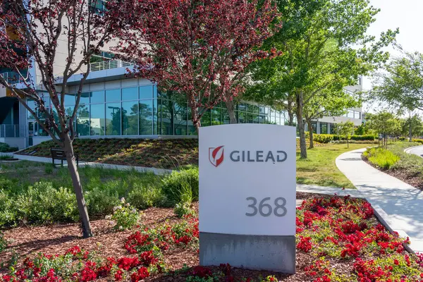 stock image Close up of Gilead Sciences sign at their headquarters campus in Foster City, California, USA - June 7, 2023. Gilead Sciences, Inc. is an American biopharmaceutical company.