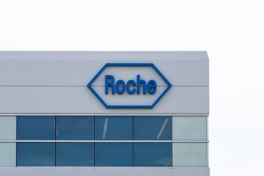 9 Haziran 2023 'te San Jose, Kaliforniya, ABD' deki ofislerindeki Roche tabelasını kapatın. Roche, İsviçreli çok uluslu bir sağlık şirketi..