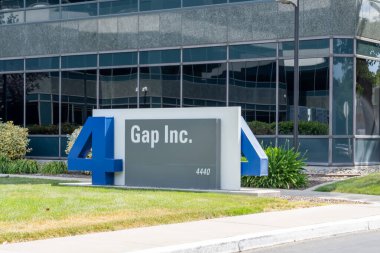 Gap A.Ş. 'nin Pleasanton, CA, USA' daki şirket ofisindeki tabelalarını kapatın. 12 Haziran 2023. Gap, Inc., Amerikan giyim ve aksesuar perakendecisi..