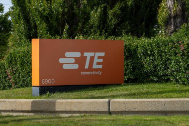 TE Connectivity tabelaları Fremont, CA, USA 'daki ofislerinin önünde - 11 Haziran 2023. TE Connectivity bir teknoloji şirketidir..