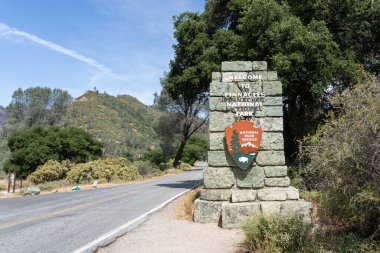 9 Haziran 2023 'te Kaliforniya Pinnacles Ulusal Parkı' na hoş geldiniz. Pinnacles Ulusal Parkı, Salinas Vadisi 'nin doğusundaki dağlık bölgeyi koruyan bir Amerikan milli parkıdır..