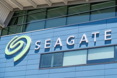 Fremont, Kaliforniya, ABD 'deki operasyon merkezindeki Seagate tabelasının kapatılması 11 Haziran 2023. Seagate Technology Holding plc bir Amerikan veri depolama şirketidir..