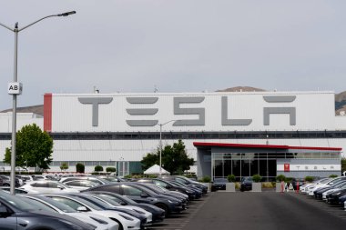 Tesla Motors Center, Fremont, CA, USA - 11 Haziran 2023. Tesla, Inc. bir Amerikan çokuluslu otomotiv ve temiz enerji şirketidir..
