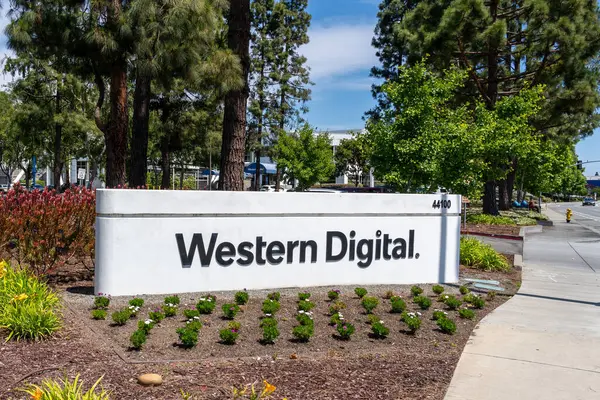 San Jose, California, ABD 'deki Western Digital tabela 11 Haziran 2023. Western Digital Corporation, Amerikalı bilgisayar sürücüsü üreticisi ve veri depolama şirketidir..