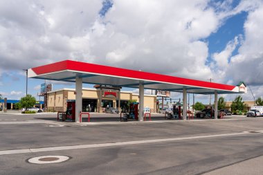 Boise 'de bir Maverik benzin istasyonu ve bakkal, ID, ABD, 18 Haziran 2023.
