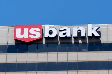 ABD 'nin Utah eyaletindeki Salt Lake City' deki ofis binasındaki ABD Bankası tabelasının kapatılması - 21 Haziran 2023. ABD Bankası bir Amerikan bankasıdır..