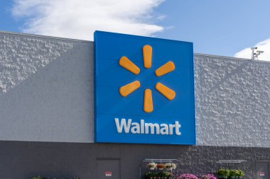 18 Haziran 2023 'te Ontario, Oregon, ABD' deki Walmart mağaza tabelasının kapatılması..