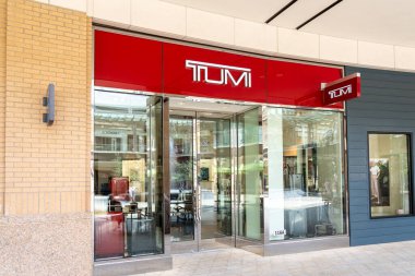 28 Haziran 2023 'te Utah, Salt Lake City' de bir Tumi mağazası. Tumi Holding, lüks bavullar ve seyahat çantaları üreticisi..