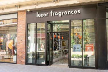 Salt Lake City, Utah, ABD 'deki City Creek Center' da 24 Haziran 2023 'te bir Luxor parfüm dükkanı..