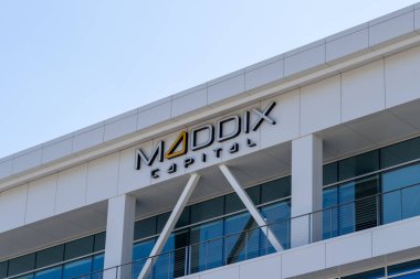 25 Haziran 2023 'te Lehi, Utah, ABD' deki ofis binasının üzerindeki Maddix Capital tabelasını kapatın. Maddix Capital bir özel sermaye yatırım şirketidir.