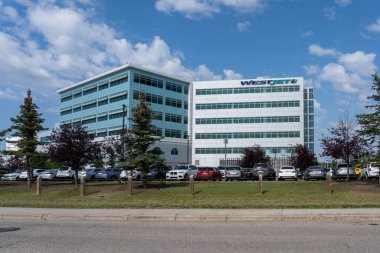 Calgary, Alberta, Kanada 'daki WestJet Dünya Karargahı - 3 Temmuz 2023. WestJet Airlines, Kanada merkezli bir havayolu şirketidir..