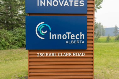 InnoTech Alberta genel merkezi işareti 14 Temmuz 2023 tarihinde 250 Karl Clark Rd NW, Edmonton, Alberta, Kanada 'da görülmüştür. Innotech, Kanadalı yüksek teknoloji bilişim şirketi.. 