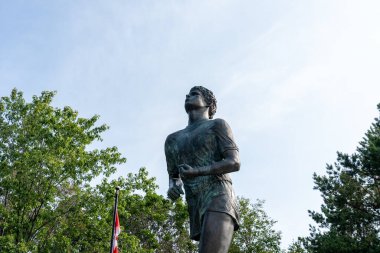 Terry Fox Ulusal Tarih Anıtı Thunder Bay, Ontario, Kanada - 22 Temmuz 2023, kanser araştırmaları aktivisti Terry Fox 'un Umut Maratonu anısına bir anıt.