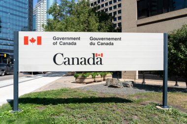 Kanada Hükümeti logosu işareti 20 Temmuz 2023 'te Kanada' nın Winnipeg şehrinde gösterilmiştir..
