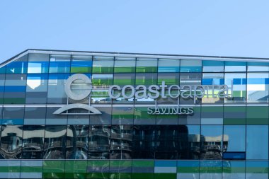 Surrey, British Columbia, Kanada 'daki Sahil Güvenlik Karargahı. Coast Sermaye Tasarruf Federal Kredi Birliği bir üyeye ait finansal kooperatiftir.