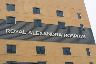 Edmonton, Alberta, Kanada 'daki Royal Alexandra Hastanesi, 14 Temmuz 2023. Royal Alexandra Hastanesi, Kanada 'nın Alberta eyaletinde yer alan bir hastanedir..