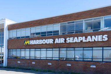 9 Temmuz 2023 'te Richmond, British Columbia, Kanada' daki Harbour Air Seaplanes karargahı. Harbour Air Seuçakları planlanan bir yüzen uçak servisidir.