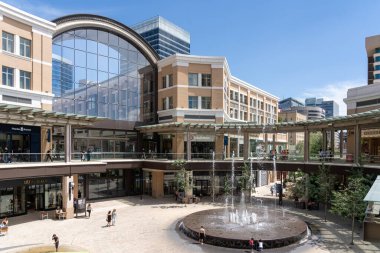 City Creek Center, Salt Lake City, Utah, ABD - 24 Haziran 2023. Şehir Deresi Merkezi, lüks bir açık hava alışveriş merkezi, ofis ve konut binalarıyla karışık kullanımlı bir yerleşim merkezidir.