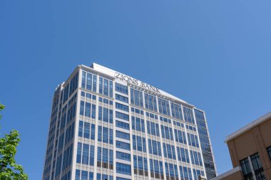 Zions Bank 'ın Salt Lake City' deki genel merkezi, UT, ABD - 11 Mayıs 2023. Zions Bancorporation bir banka holdingi..