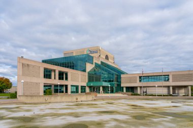 Ottawa, Ontario, ABD - 15 Ekim 2023: Ben Franklin Place Müşteri Hizmetleri Merkezi 101 Centrepointe Dr in Ottawa, Ontario, ABD.