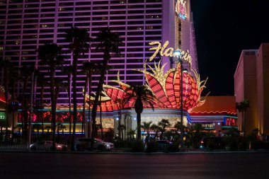 Cennet, Nevada, ABD - 31 Mayıs 2023 gecesi Flamingo Las Vegas, Las Vegas, Las Vegas Bulvarı üzerinde bir otel ve kumarhane.