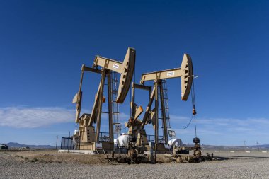 Colorado, ABD - 17 Mayıs 2023: Colorado, ABD 'de çalışan petrol pompası soygunları.