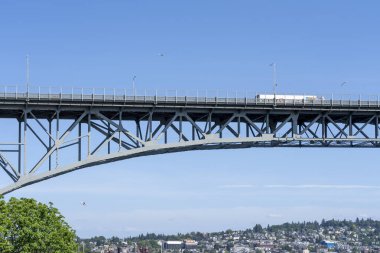 Seattle, WA, ABD - 15 Haziran 2023: Aurora Köprüsü 'nün bir kısmı ABD' nin Seattle şehrinde görülmektedir. Aurora Köprüsü, resmi adıyla George Washington Memorial Köprüsü, Cantilever ve Truss Köprüsü..