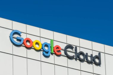 Google Cloud 'un 8 Haziran 2023' te Sunnyvale, Kaliforniya 'daki kampüsündeki tabelasını kapatın. Google Cloud Platformu, Google tarafından sunulan bir bulut hesaplama hizmetleri takımıdır.. 