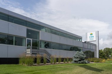 Winnipeg, Manitoba, Kanada -19 Temmuz 2023: CWB Ulusal Kiralama Merkezi Winnipeg, Manitoba, Kanada. CWB National Leasing, Kanada merkezli bir ekipman finansmanı şirketidir..