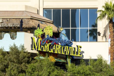 Las Vegas, Nevada, ABD - 31 Mayıs 2023: Las Vegas, Nevada, ABD 'de Margaritaville restoran tabelası gösterilmiştir. Margaritaville, Karayip temalı bir Amerikan restoranıdır..